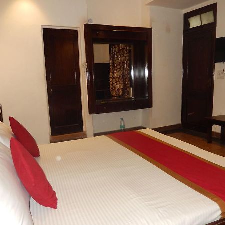 ניו דלהי White House Tourist Lodge מראה חיצוני תמונה