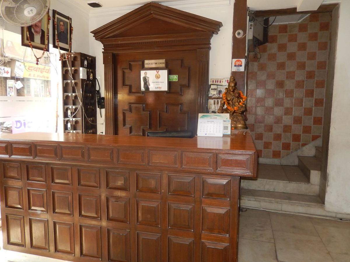 ניו דלהי White House Tourist Lodge מראה חיצוני תמונה